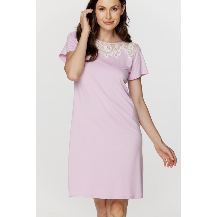 Camisón largo micromodal gris en uso